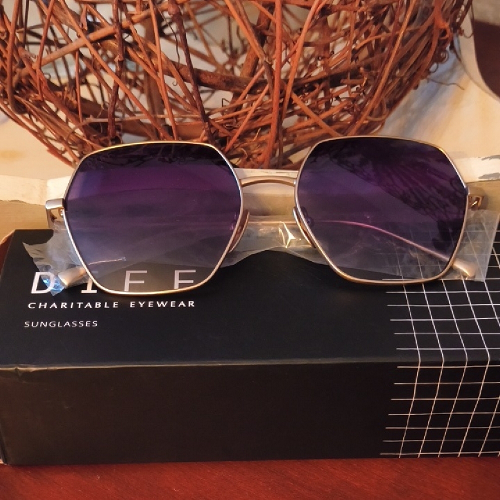 Diff Eyewear Gold Frame Sunglasses